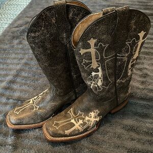 CIRCLE G WOMEN'S CROSS EMBROIDERED SQUARE TOE WESTERN BOOTS, size 7